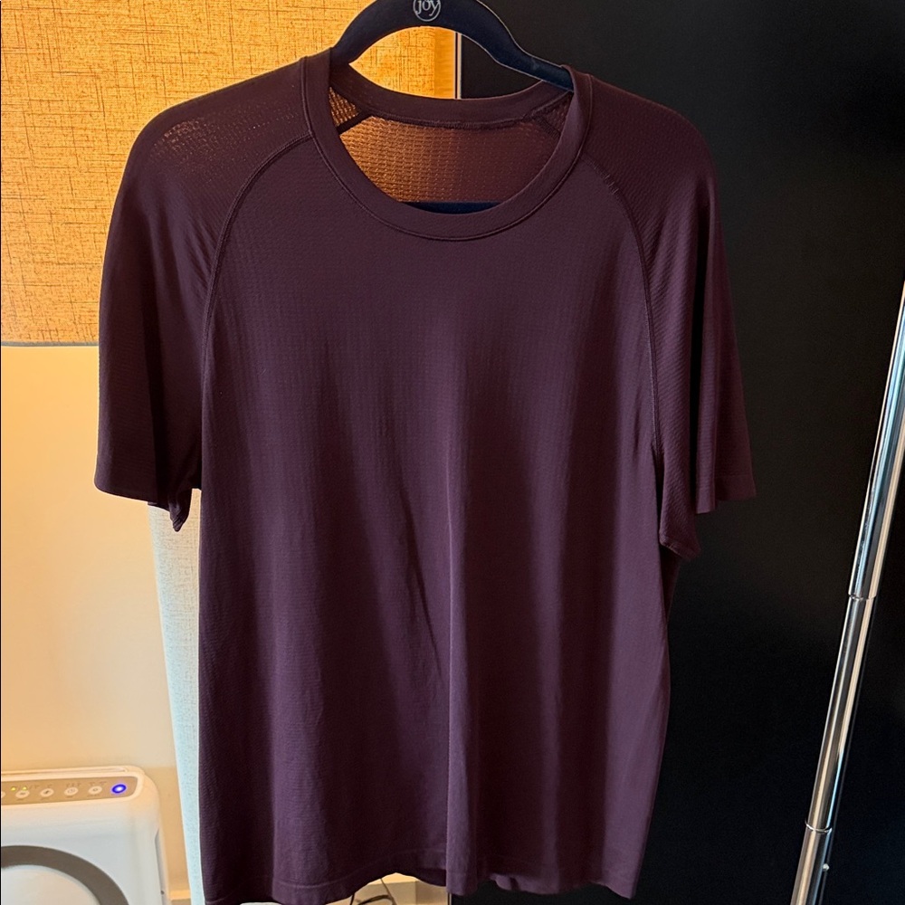 lululemon athletica Metal Vent tee Men's Sleeve Shirt in Burgundy